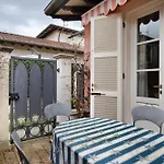 Red In Dei Marmi Форте-дей-Мармі