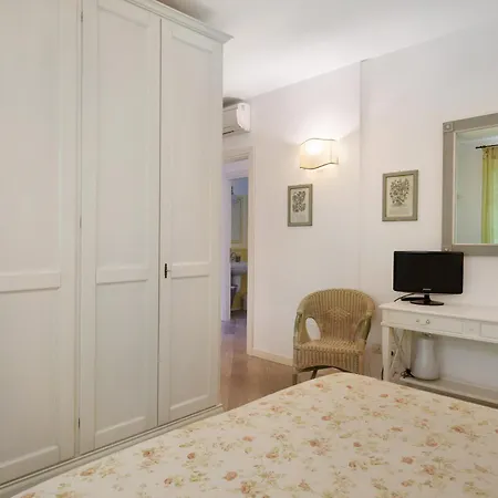 Red In Dei Marmi Φόρτε ντε Μάρμι